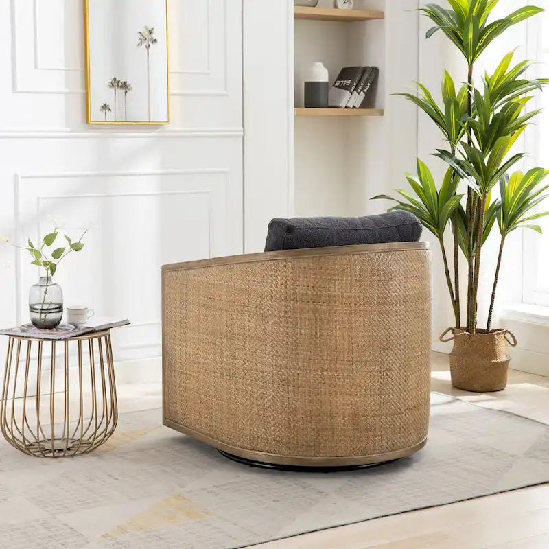 Fauteuil pivotant avec détails en rotin