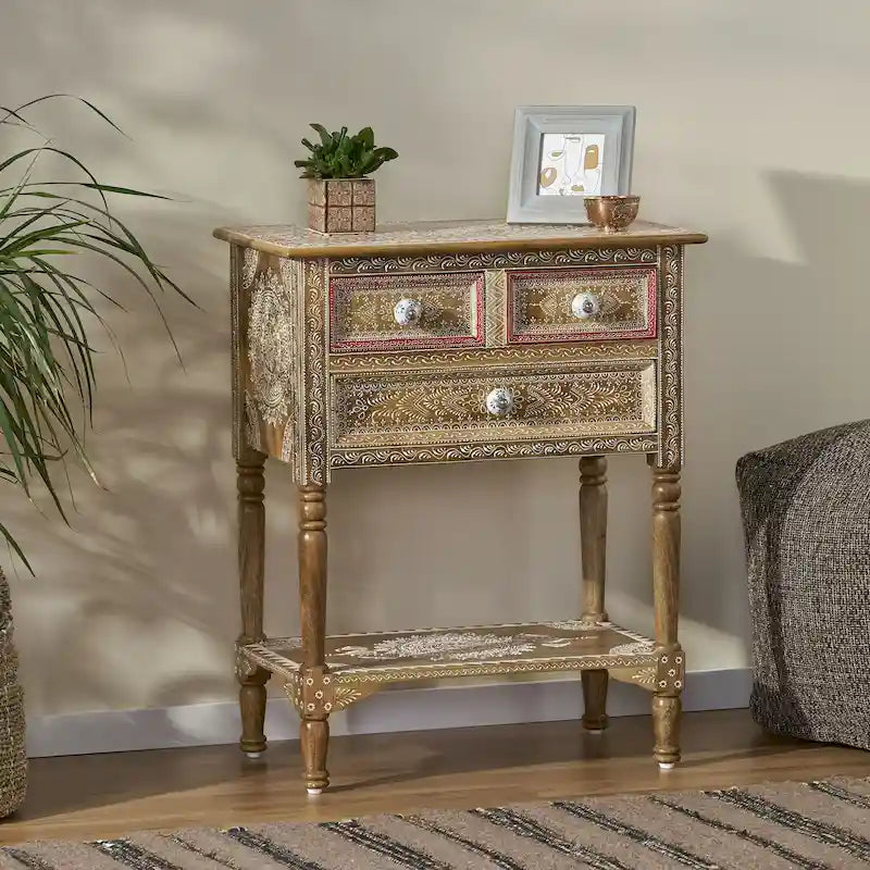 Table d'appoint en bois avec trois tiroirs et étagère inférieure ouverte