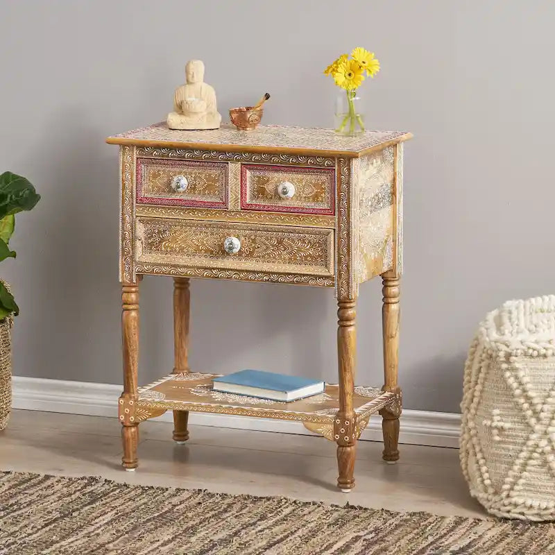 Table d'appoint en bois avec trois tiroirs et étagère inférieure ouverte