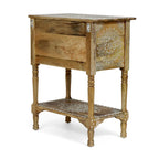 Table d'appoint en bois avec trois tiroirs et étagère inférieure ouverte