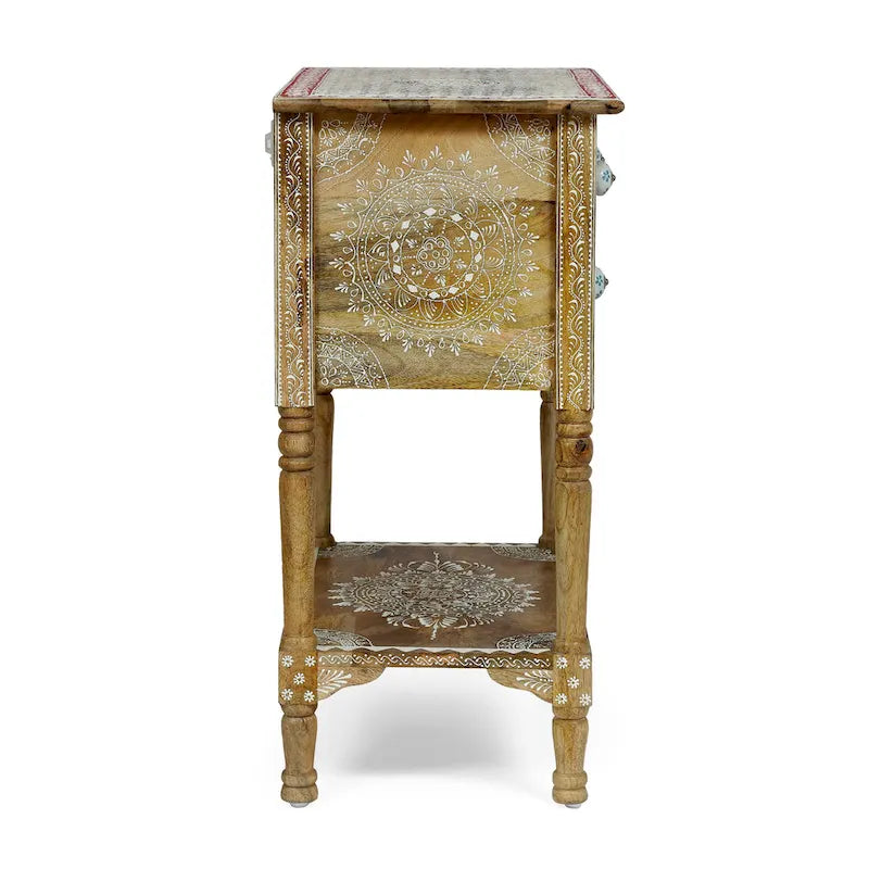 Table d'appoint en bois avec trois tiroirs et étagère inférieure ouverte