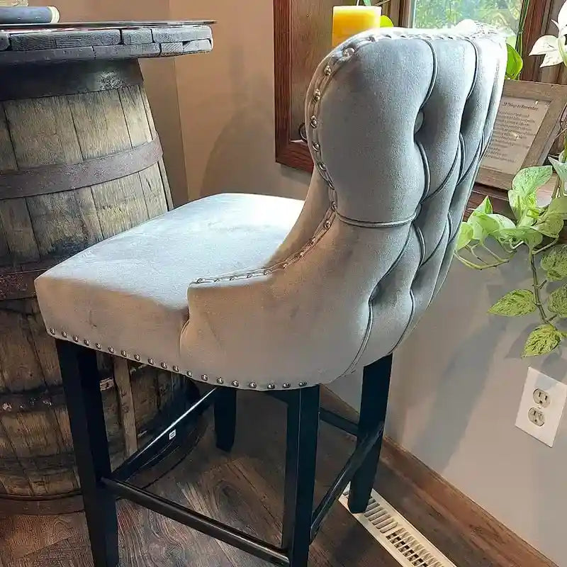 Tabouret de comptoir à dossier haut en velours
