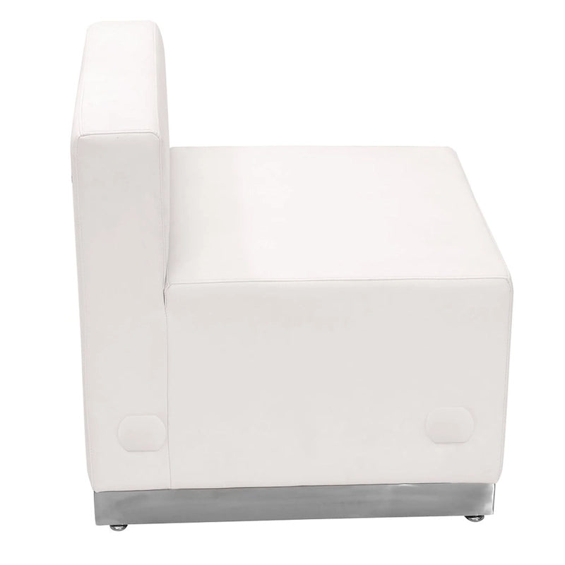 Chaise rembourrée en similicuir avec piètement en acier inoxydable