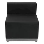 Chaise rembourrée en similicuir avec piètement en acier inoxydable