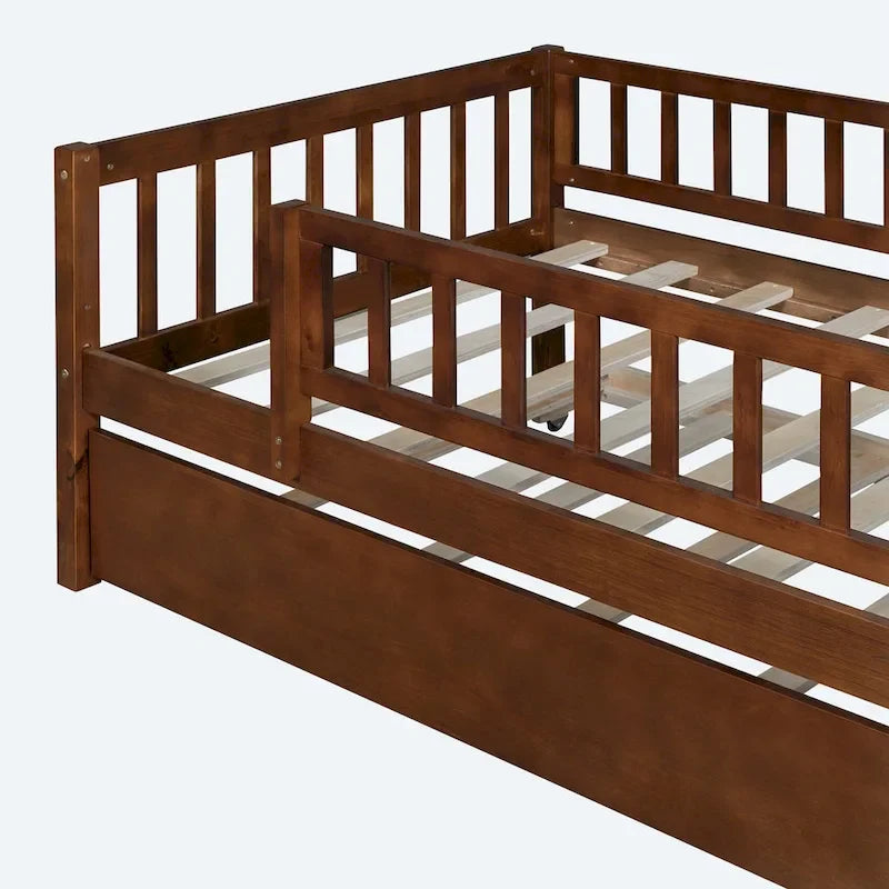 Lit de repos simple en bois avec lit gigogne et barrières de sécurité